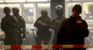 German police secure the main train station in Munich January 1, 2016. German police evacuated two train stations in Munich late on Thursday, saying on Twitter they had received a tip regarding a planned militant attack on New Year's Eve in the Bavarian capital.  REUTERS/Michael Dalder TPX IMAGES OF THE DAY